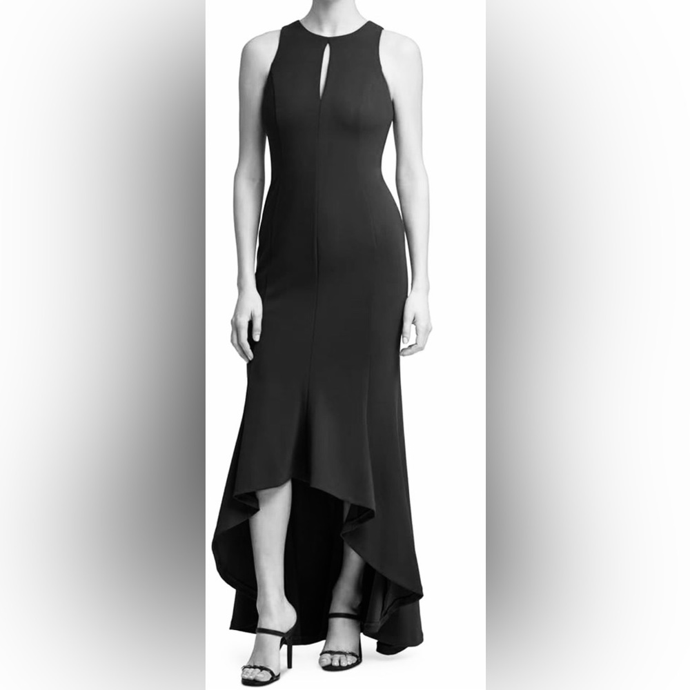 💚💚💚 Semi-Formal Hi-Low Black Dress.
Perfect for Special Events
Size: 8